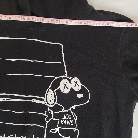 KAWS Uniqlo Limited Peanuts Logo Hoodie Sweatshirt - Picture 7 of 12